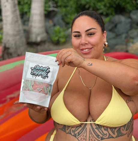 Antonia Waerea Adams ホットなモデル 画像