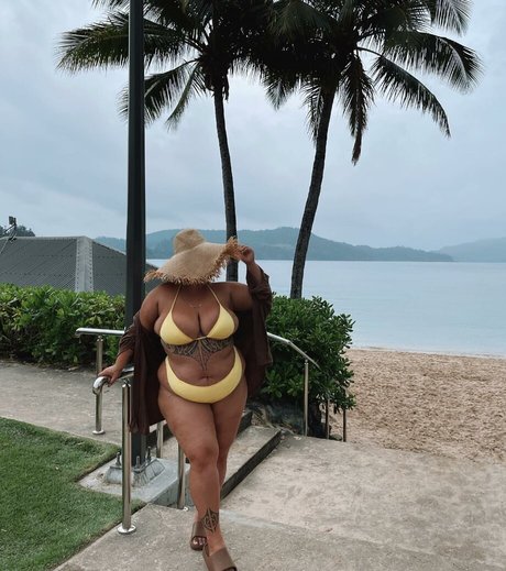 Antonia Waerea Adams ポルノスター 高品質 写真