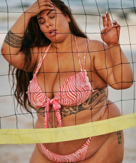 Antonia Waerea Adams ポルノモデル 写真