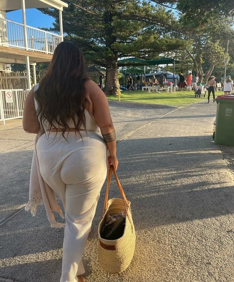 Antonia Waerea Adams ポルノモデル 画像