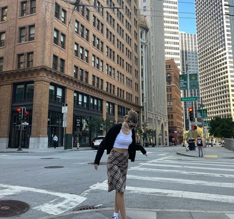 Emiliee Russo ポルノスター ヌード 画像