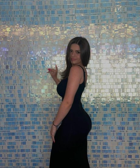 Emiliee Russo アダルトモデル 写真