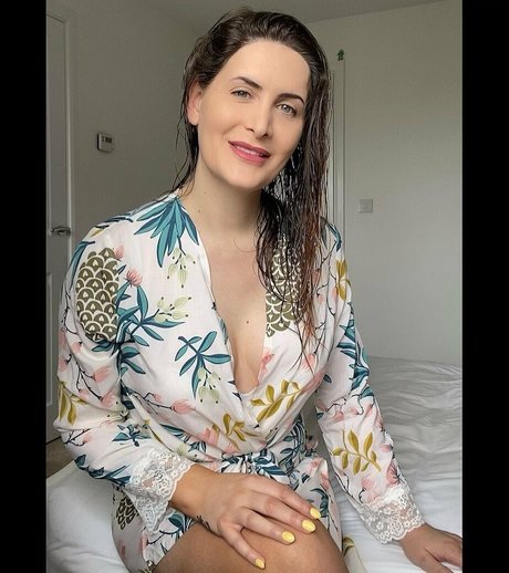 Britishmeghanspice セクシーなスター ギャラリー