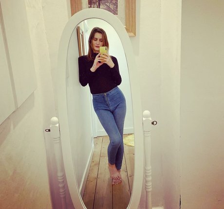 Britishmeghanspice ヌードスター 写真