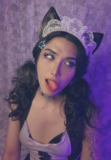 Emily Yunicorn ポルノスター アダルト アーカイブ