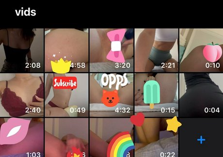 faviconicbrat 最高のモデル 写真