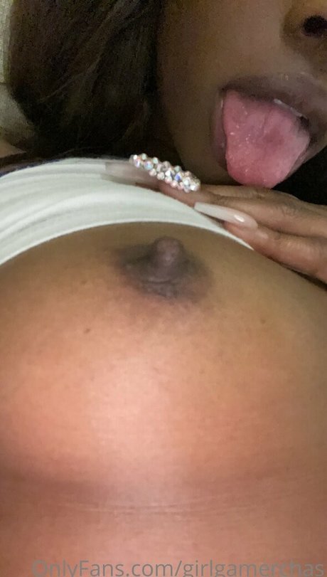 Girl Gamer Chas ヌードモデル 写真