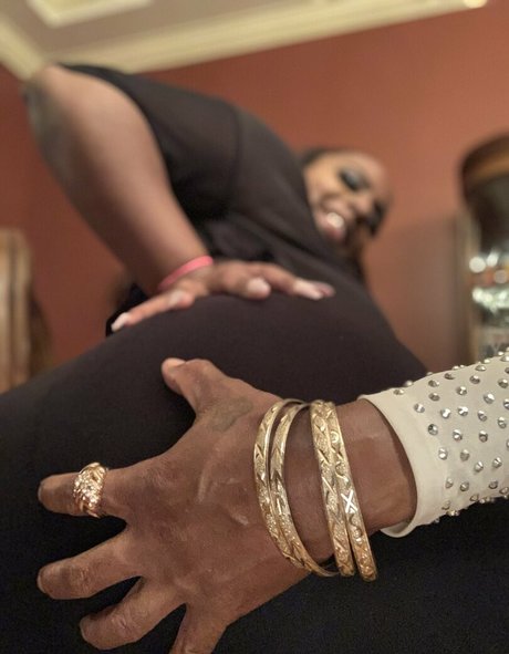 fatassbaddie アートスター ギャラリー