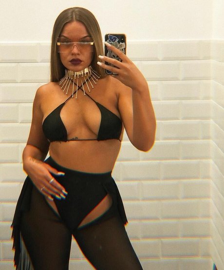 ブルネットのPOV OnlyFans 無料裸 写真