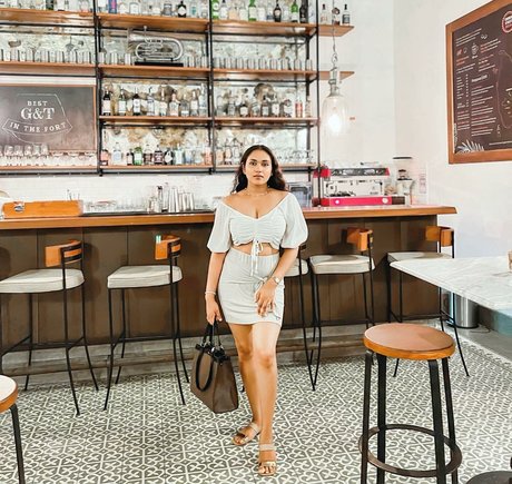 Nimesha Jayarathne 可愛い女優 ギャラリー