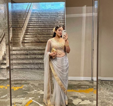 Nimesha Jayarathne 最高のモデル 写真