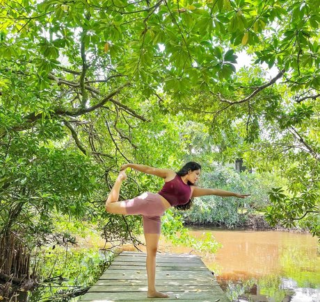 Nimesha Jayarathne 可愛いモデル アーカイブ