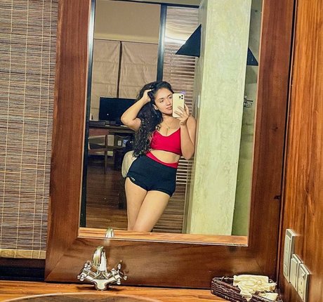 Nimesha Jayarathne 最高のポルノスター ギャラリー