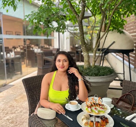 Nimesha Jayarathne トップモデル アーカイブ