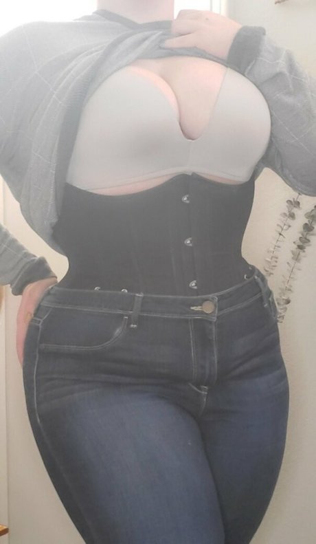 lilacandholly トップ女優 写真