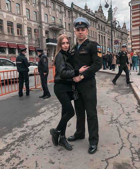 ルビーオンリーファン セクシー裸 写真