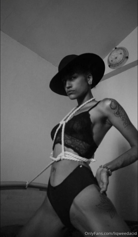 若いティーンのOnlyFans アートxxx 写真