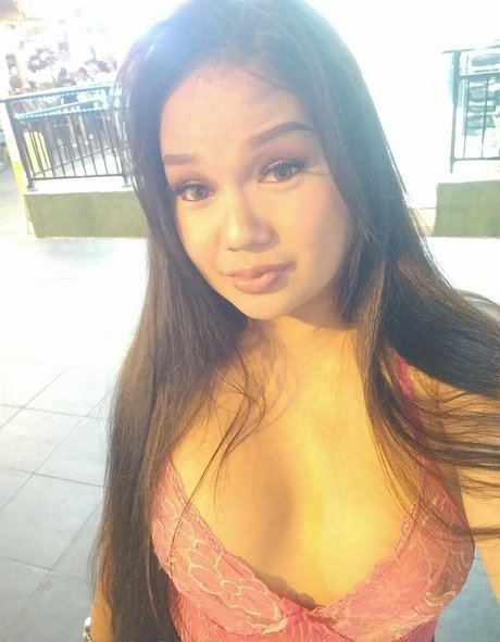 amyamorevip profile image