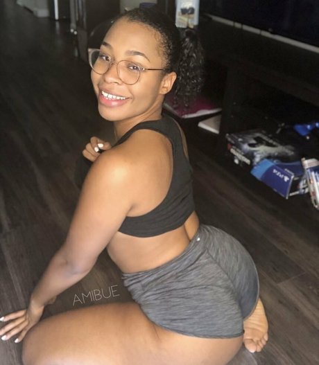 曲線美の黒檀OnlyFans ポルノ 画像