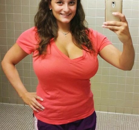 大きな黒いお尻のOnlyFans アートxxx 写真