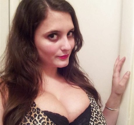 トゥワークオンリーファン ヌード 写真