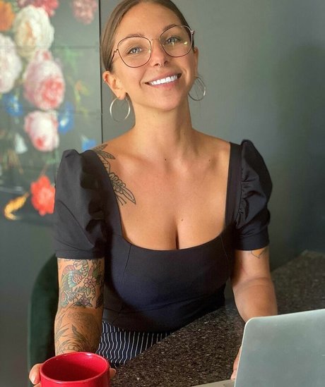 Christine Cote ホットなポルノスター ギャラリー