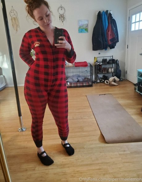 PiperMaePeach ポルノスター 写真