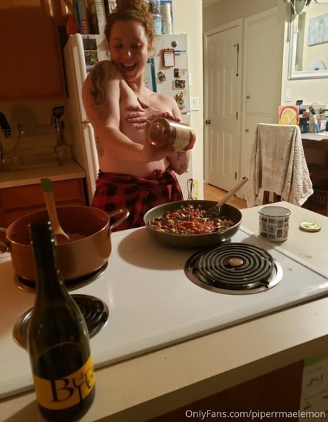 ブルネットの教師OnlyFans 美しいxxx ギャラリー