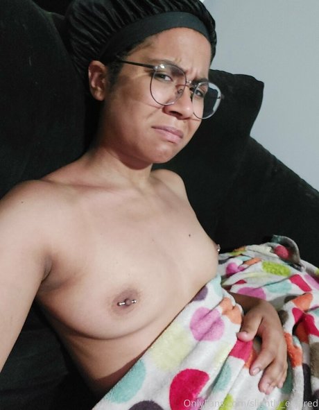 Slightly Expired ポルノスター ヌード 写真