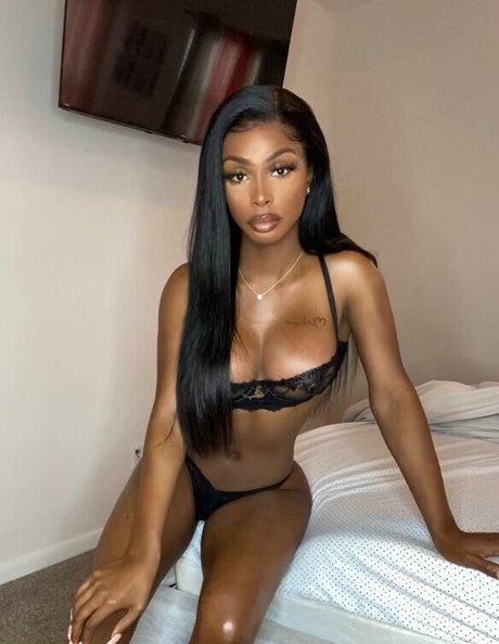 Bianca Cash ヌードスター 写真