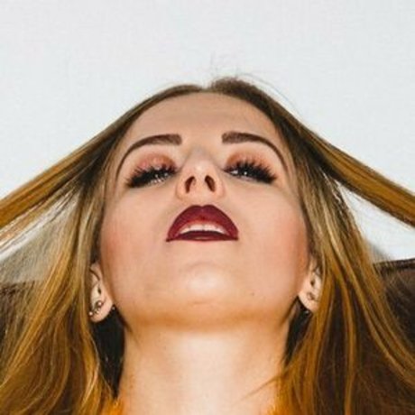 Monika Lara Smith xxxモデル 写真