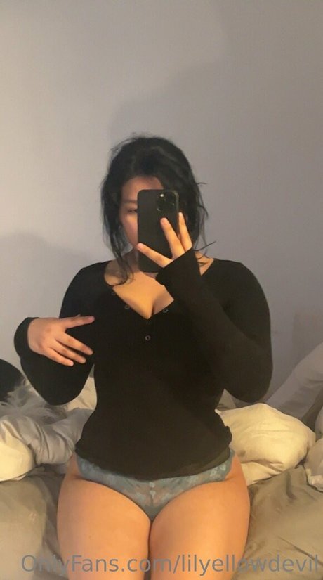 セクシーなブロンドのOnlyFans 美しいヌード 写真