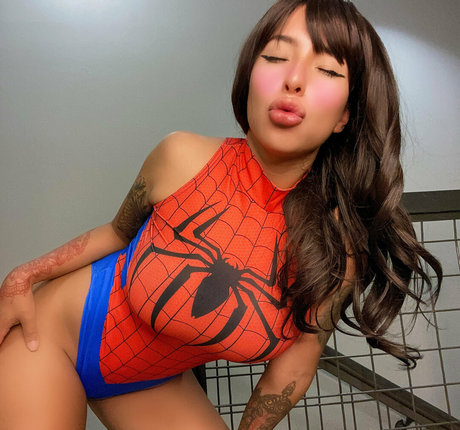 おばあちゃんの巨乳OnlyFans エロチック 画像