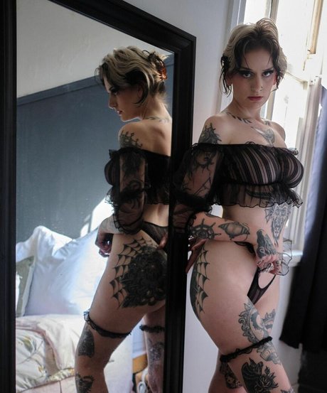 Sindyspurr エロティックモデル 写真