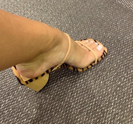 Caliupe feet 完璧なモデル 写真