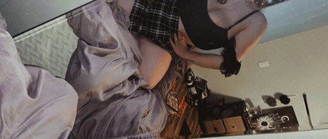 DMV オンリーファン ヌード 画像