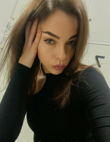 ur private dancer アートモデル 写真