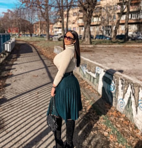 ぽっちゃりブロンドOnlyFans アートxxx 画像