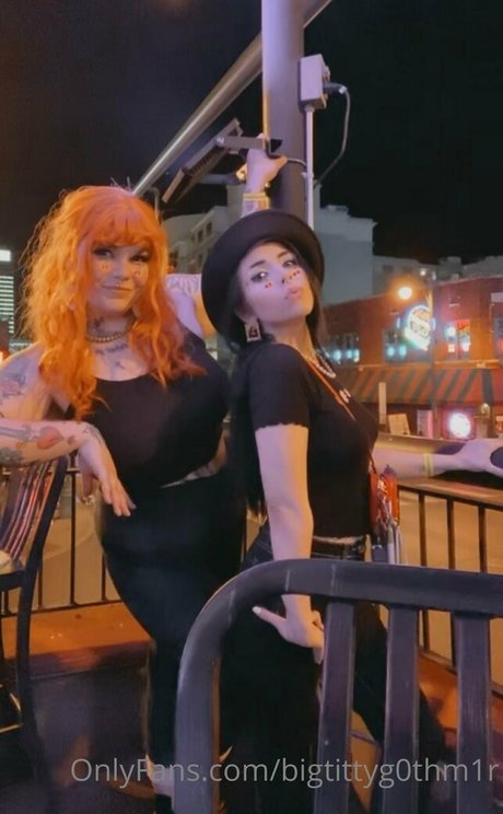 bigtittyg0thm1r ホット女優 写真