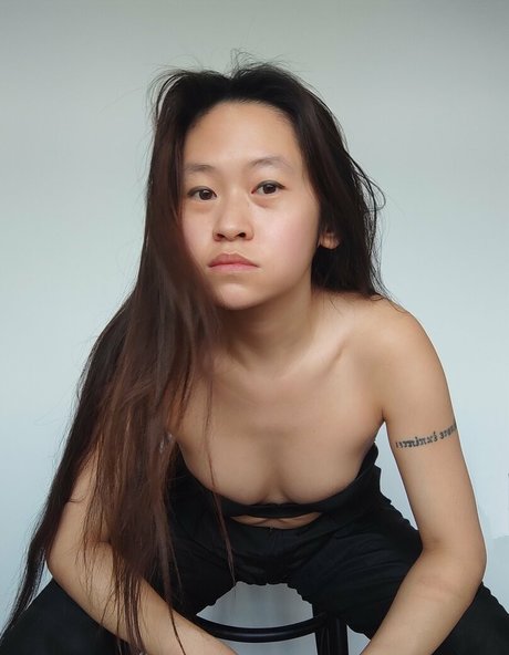 黒檀の小人OnlyFans アート裸 ギャラリー