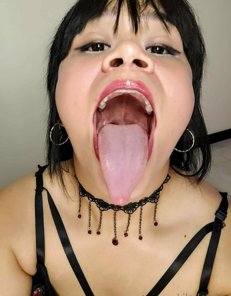 痩せた金髪の熟女OnlyFans パーフェクト 画像