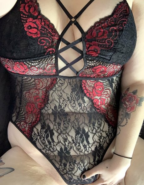 曲線美の赤毛OnlyFans ポルノグラフィック 写真