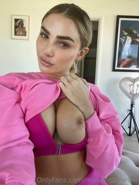 Kenzie Anne Nacktpornos auf OnlyFans