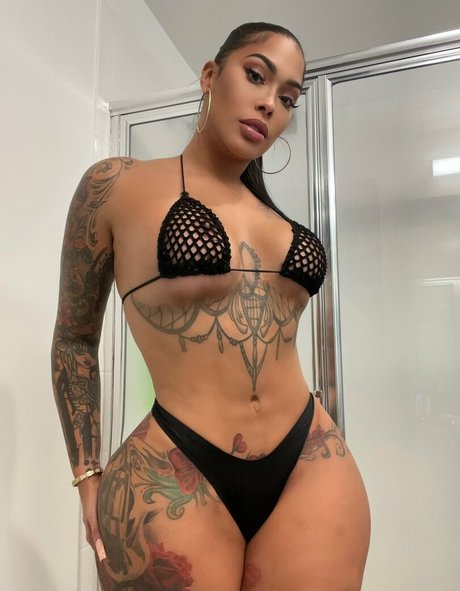TattedUp Holly Kostenlose OnlyFans-Inhalte