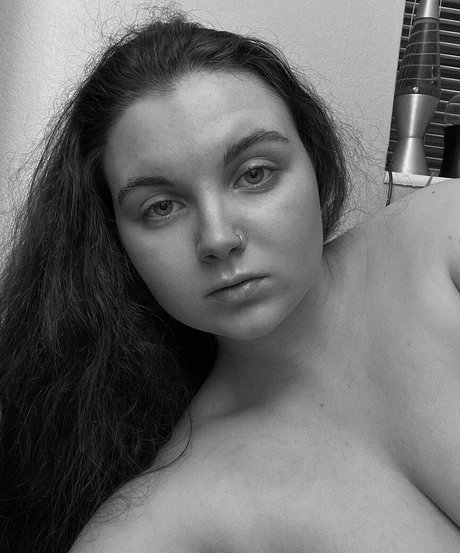 bustybritishbrunette OnlyFans schlank