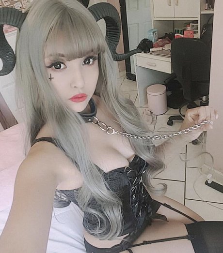 unschuldige onlyfans schön Selfie