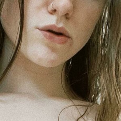 lunarlovesramen OnlyFans Bilder