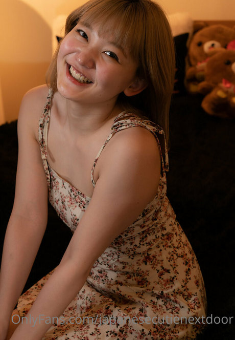 Japanese Cutie Next Door OnlyFans-Fotos