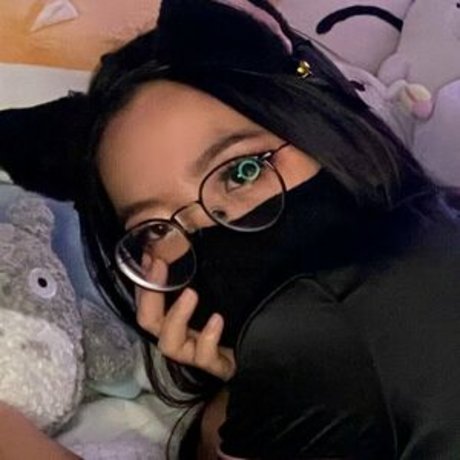 Peachkissx OnlyFans nackte Brüste