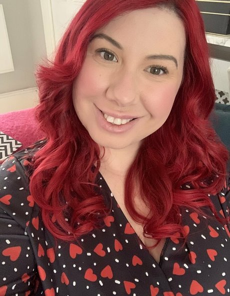 Lucy Jones Brüste OnlyFans